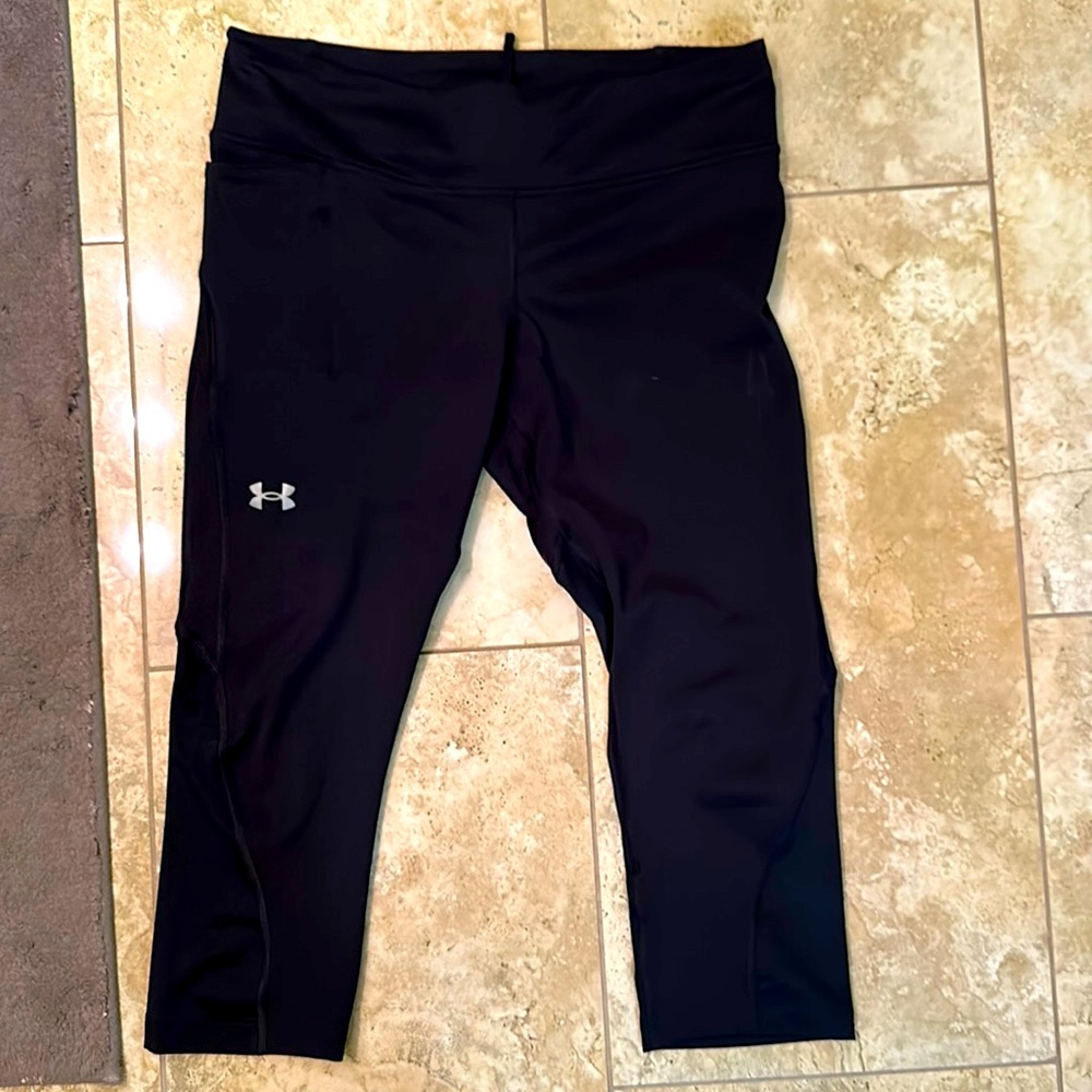 Women’s black compression workout leggings